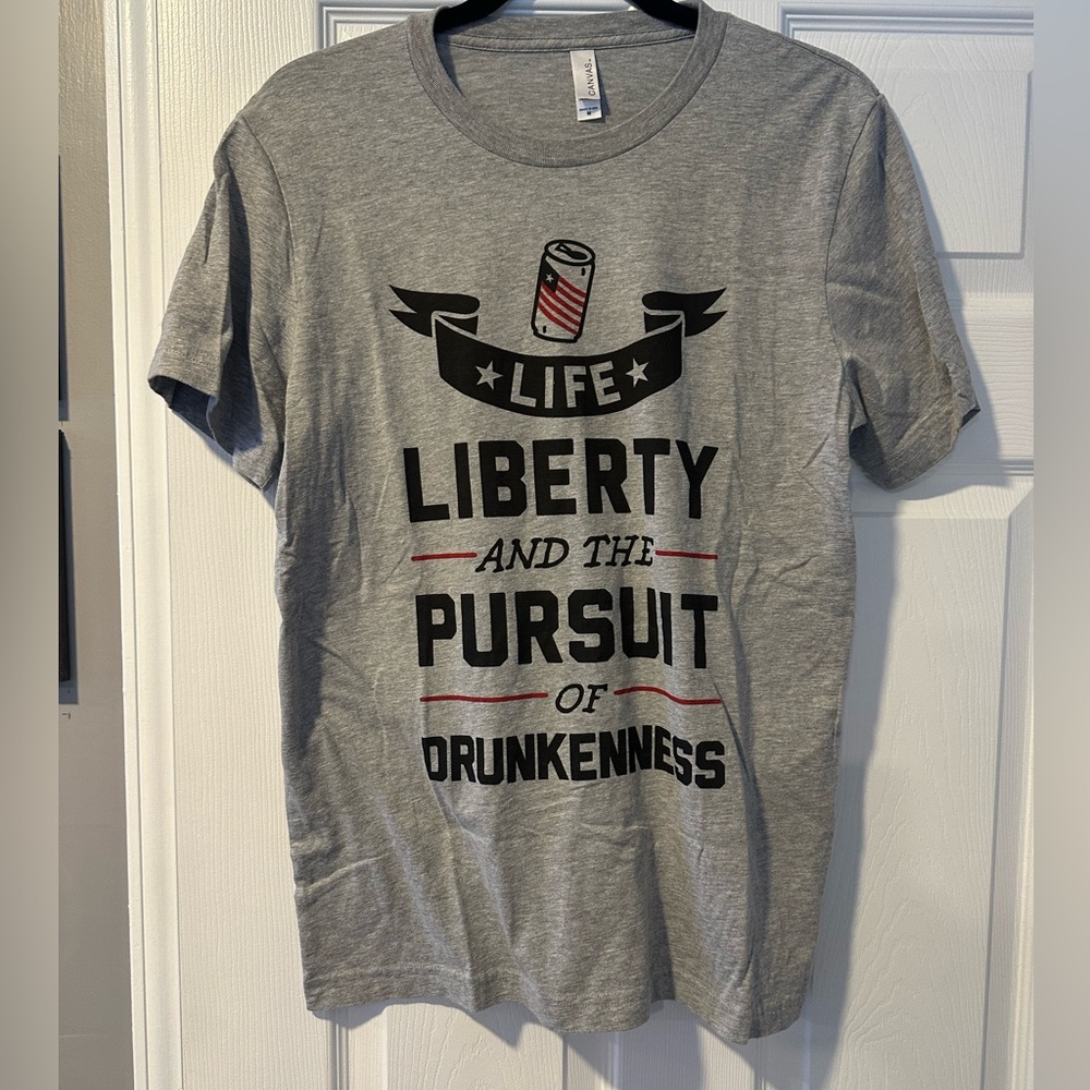 Life, Liberty and the Pursuit of Drunkenness T-Shirt Size Medium